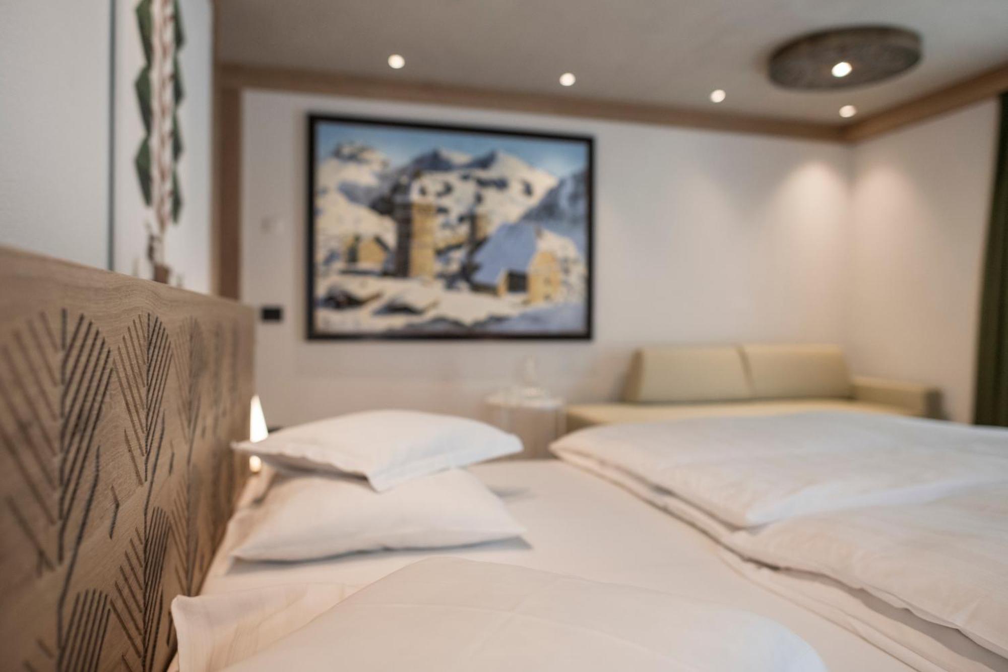 Posta Zirm Hotel Corvara In Badia Eksteriør bilde
