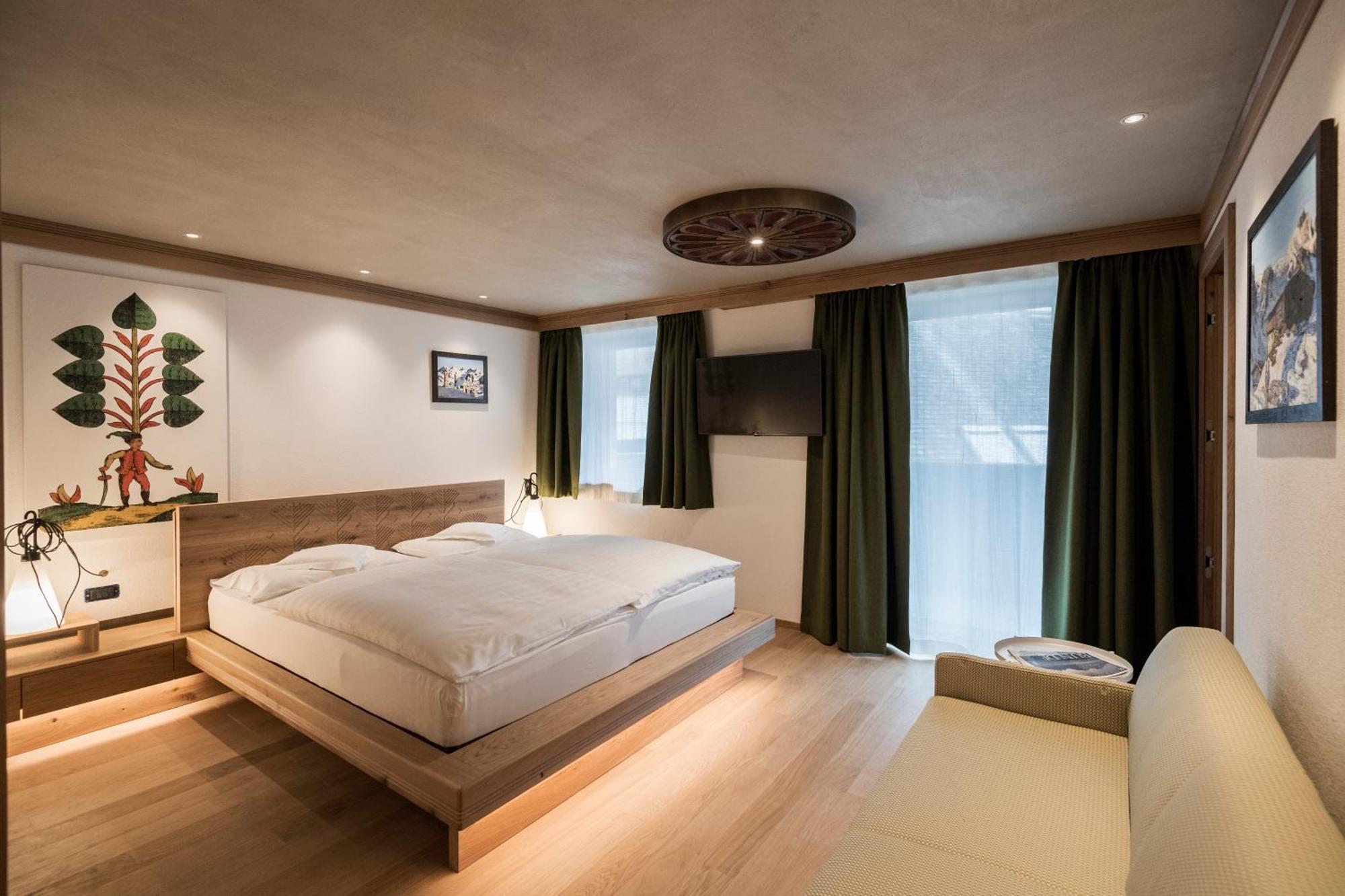 Posta Zirm Hotel Corvara In Badia Eksteriør bilde