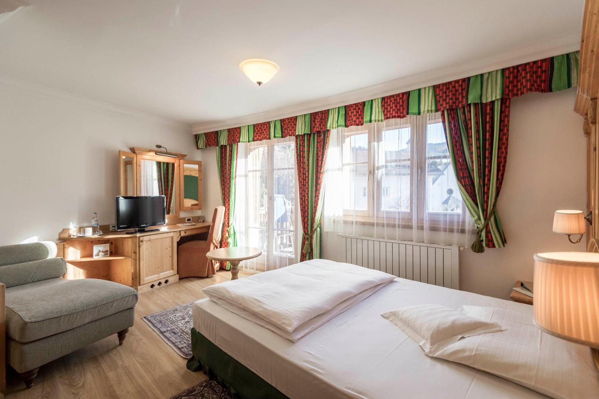 Posta Zirm Hotel Corvara In Badia Eksteriør bilde
