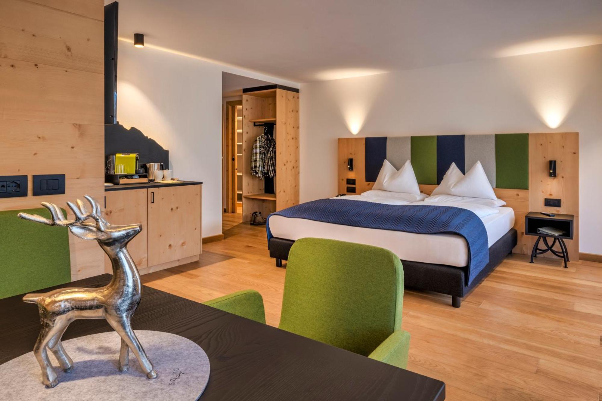 Posta Zirm Hotel Corvara In Badia Eksteriør bilde