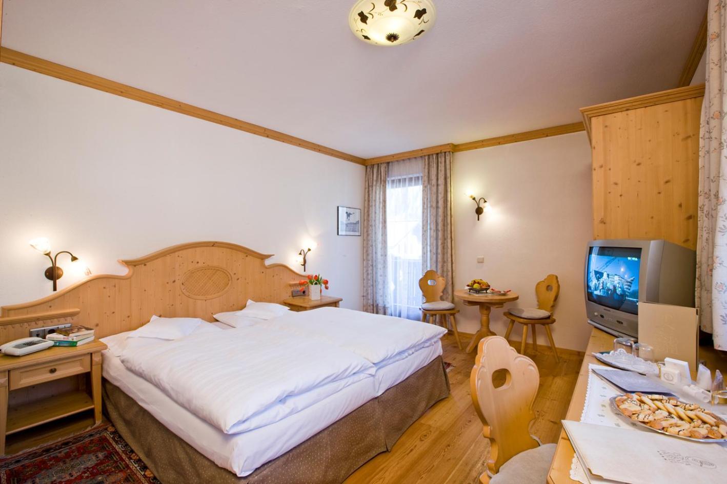 Posta Zirm Hotel Corvara In Badia Eksteriør bilde